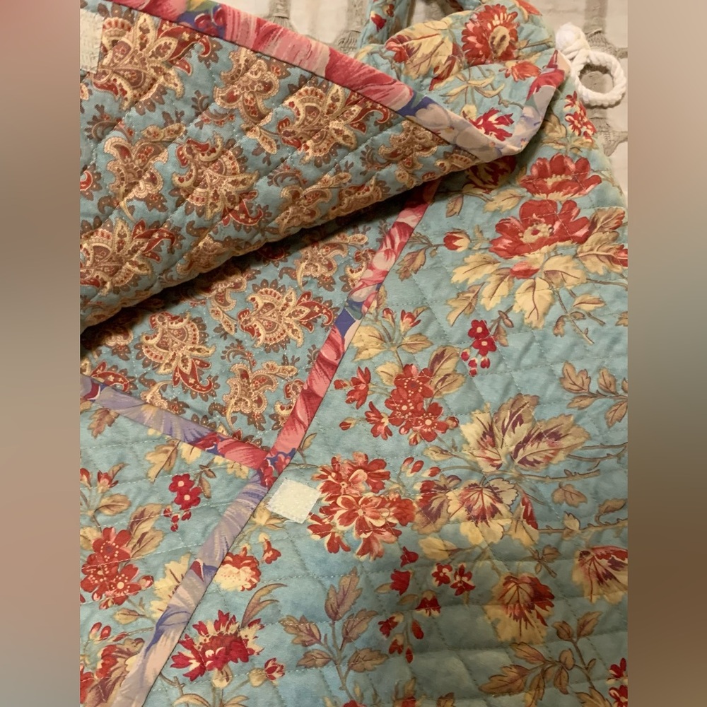 Floral Quilted Shoulder Bag - Picture 6 of 8
